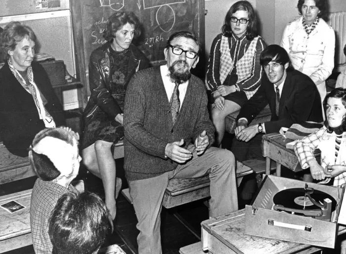 Framed Print : Evening classes at East Kilbride High School gets free entertainment from folk singers