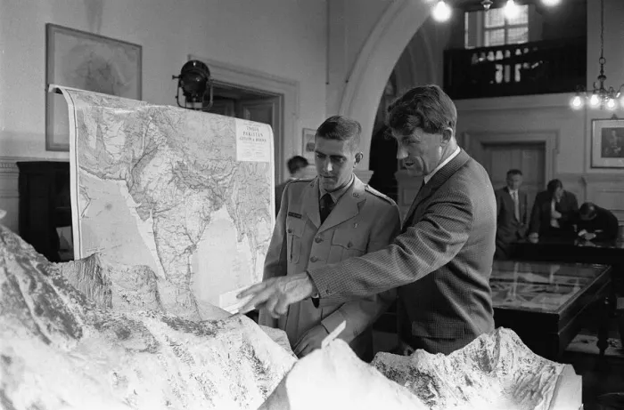 Framed Print : The Everest team attend a press conference at the Royal Geographical Society
