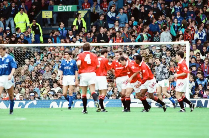 Framed Print : Everton 0-2 Manchester United, league match at Goodison Park Framed Print : Everton 0-2 Manchester United, league match at Goodison Park