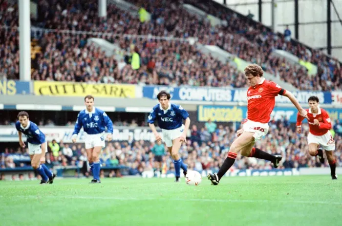 Framed Print : Everton 0-2 Manchester United, league match at Goodison Park Framed Print : Everton 0-2 Manchester United, league match at Goodison Park