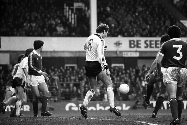 Everton 0 v. Ipswich 0. Division One Football. January 1981 MF01-12-046