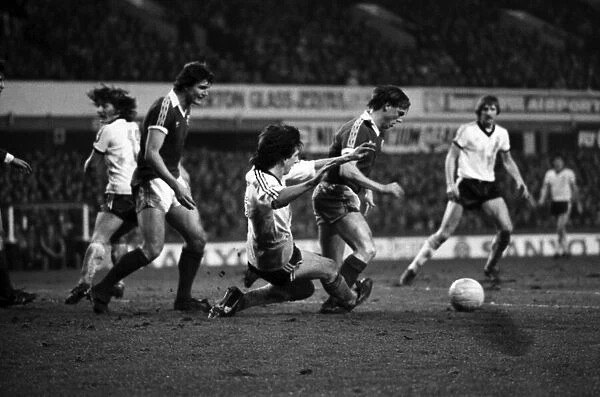 Everton 0 v. Ipswich 0. Division One Football. January 1981 MF01-12-034