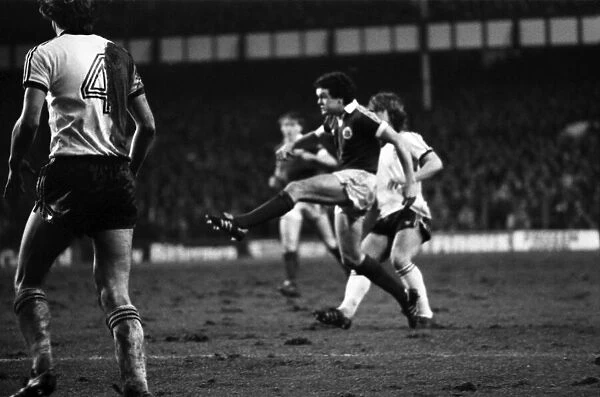 Everton 0 v. Ipswich 0. Division One Football. January 1981 MF01-12-043