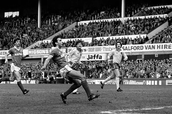 Everton 0 v. Norwich City 2. Division One Football. April 1981 MF02-13-011