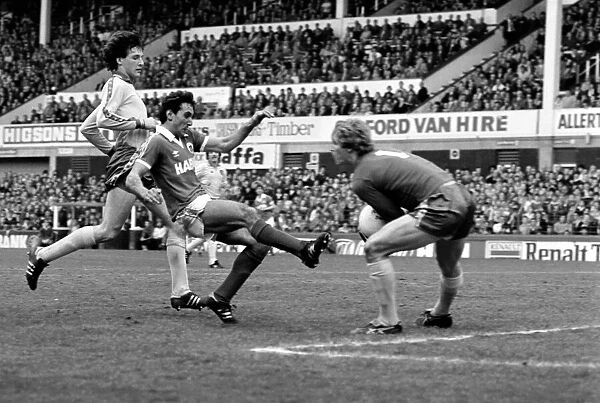 Everton 0 v. Norwich City 2. Division One Football. April 1981 MF02-13-018