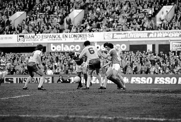 Everton 0 v. Norwich City 2. Division One Football. April 1981 MF02-13-022