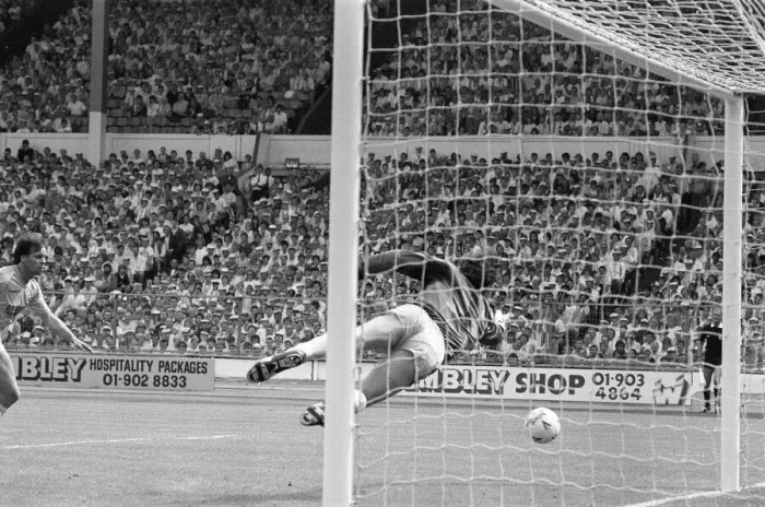 Framed Print : Everton 1-0 Coventry, Charity Shield football match at Wembley Stadium, London
