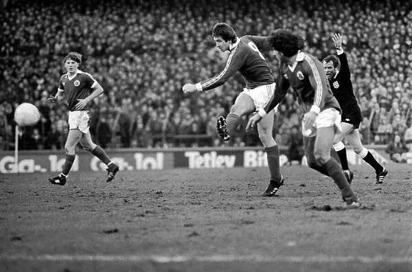 Everton 1 v. Arsenal 2. Division One Football. January 1981 MF01-06-075