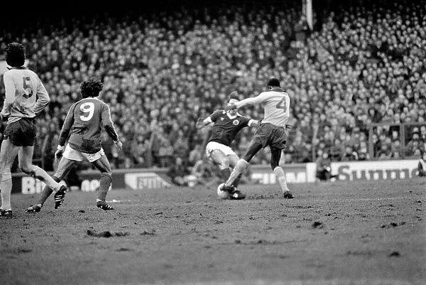 Everton 1 v. Arsenal 2. Division One Football. January 1981 MF01-06