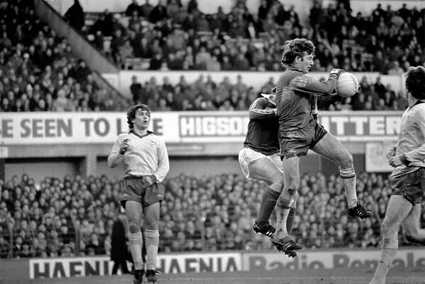 Everton 1 v. Arsenal 2. Division One Football. January 1981 MF01-06-059