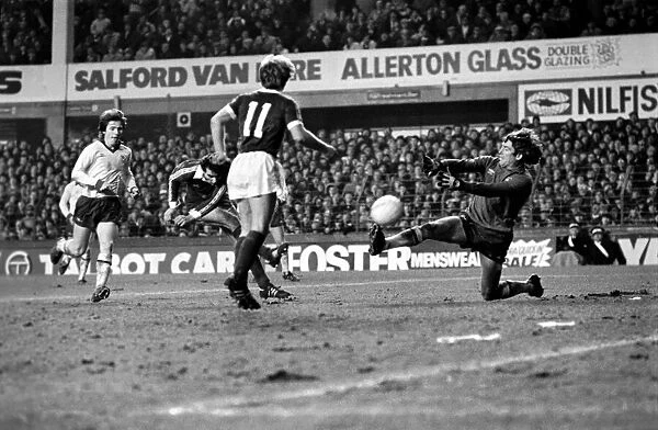 Everton 1 v. Arsenal 2. Division One Football. January 1981 MF01-06-018