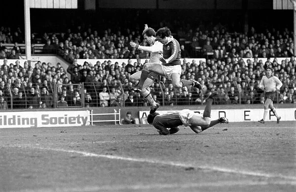 Everton 1 v. Arsenal 2. Division One Football. January 1981 MF01-06-007