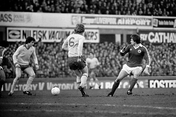 Everton 1 v. Arsenal 2. Division One Football. January 1981 MF01-06-054