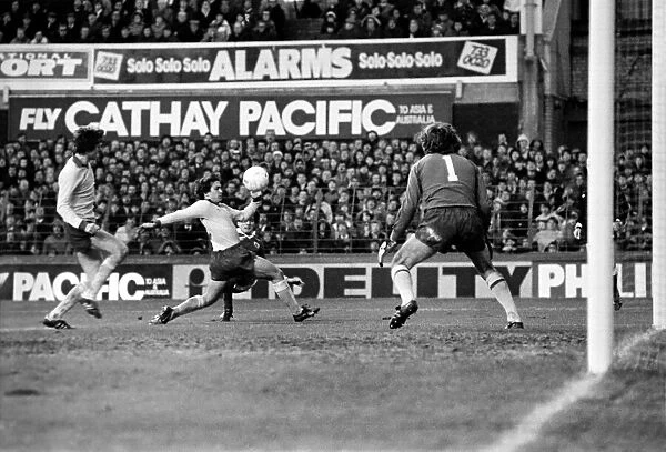 Everton 1 v. Arsenal 2. Division One Football. January 1981 MF01-06-027