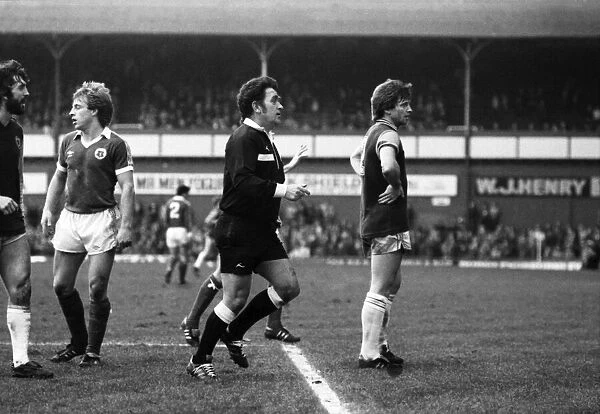 Everton 1 v. Aston Villa 3. Division One Football. February 1981 MF01-21-027