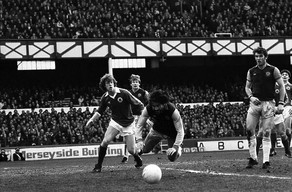Everton 1 v. Aston Villa 3. Division One Football. February 1981 MF01-21-015