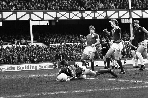 Everton 1 v. Aston Villa 3. Division One Football. February 1981 MF01-21-014