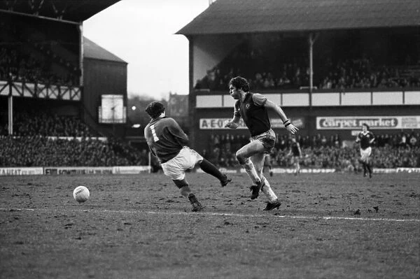 Everton 1 v. Aston Villa 3. Division One Football. February 1981 MF01-21-017