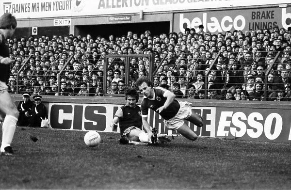 Everton 1 v. Aston Villa 3. Division One Football. February 1981 MF01-21-001