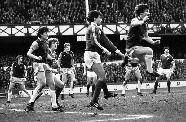 Everton 1 v. Aston Villa 3. Division One Football. February 1981 MF01-21-011