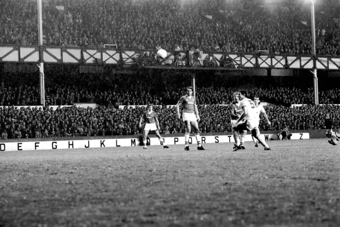Framed Print : Everton 1 v. Sheffield Wednesday 1. December 1984 MF18-18-011 Framed Print : Everton 1 v. Sheffield Wednesday 1. December 1984 MF18-18-011