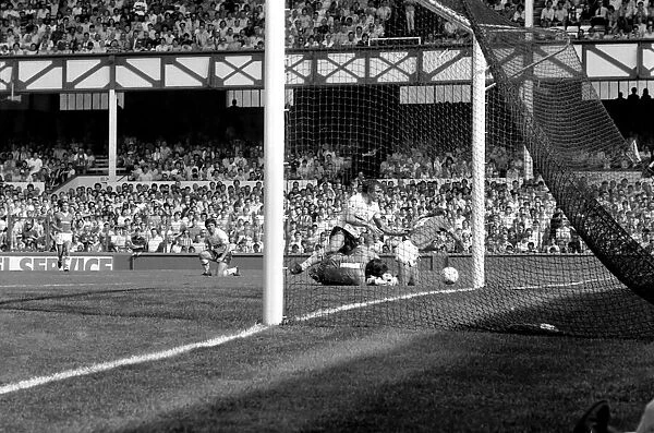 Everton 1 v. Tottenham Hotspur 4. August 1984 MF17-17-004