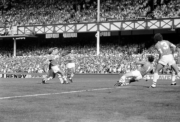 Everton 1 v. Tottenham Hotspur 4. August 1984 MF17-17-026