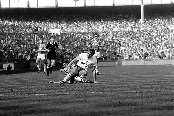 Everton 1 v. Tottenham Hotspur 4. August 1984 MF17-17-025