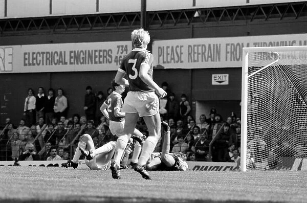 Everton 1 v. Wolverhampton Wanderers 1. May 1982 MF07-04-045