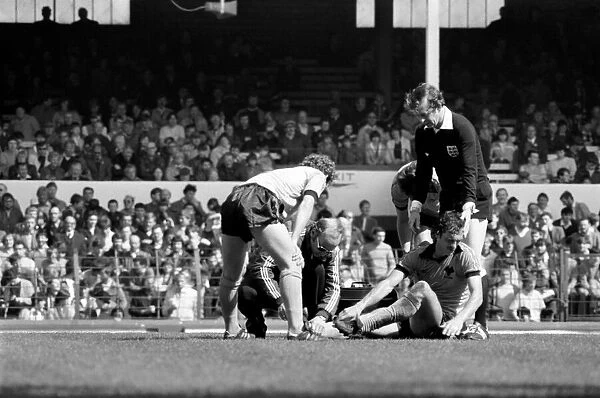 Everton 1 v. Wolverhampton Wanderers 1. May 1982 MF07-04-047