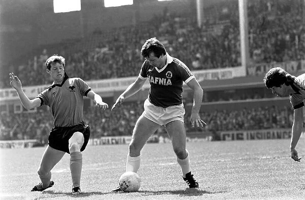 Everton 1 v. Wolverhampton Wanderers 1. May 1982 MF07-04-017