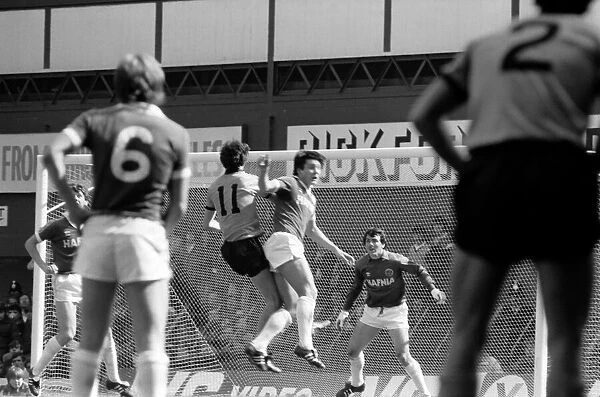 Everton 1 v. Wolverhampton Wanderers 1. May 1982 MF07-04-053