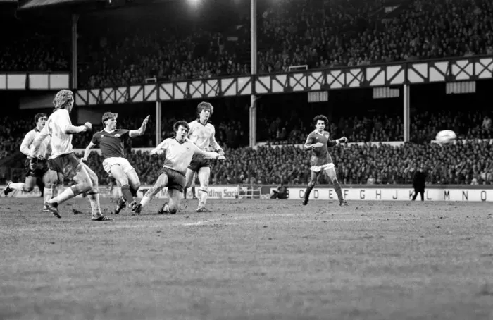 Framed Print : Everton 2 v. Arsenal 0. F. A Cup. January 1981 MF01-01-033 Framed Print : Everton 2 v. Arsenal 0. F. A Cup. January 1981 MF01-01-033