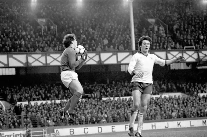 Framed Print : Everton 2 v. Arsenal 0. F. A Cup. January 1981 MF01-01-068 Framed Print : Everton 2 v. Arsenal 0. F. A Cup. January 1981 MF01-01-068