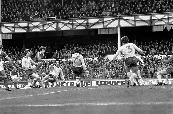 Everton 2 v. Arsenal 0. F. A Cup. January 1981 MF01-01-016
