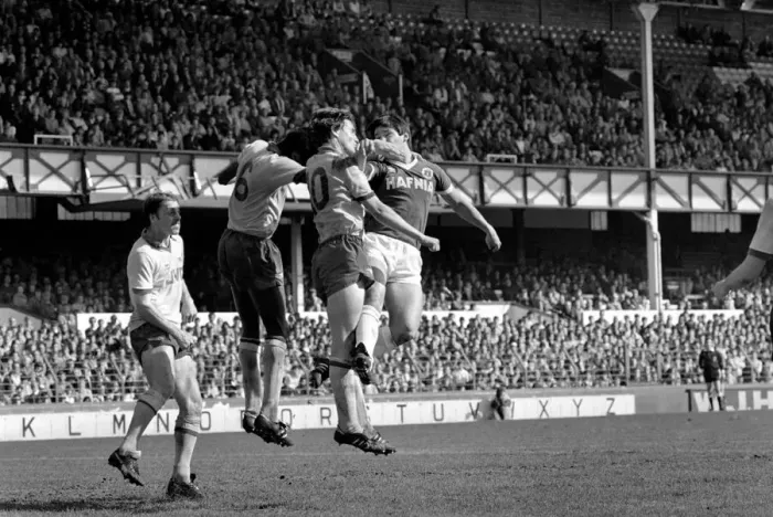 Framed Print : Everton 2 v. Arsenal 1. April 1982 MF06-35-002 Local Caption Division 1 Football