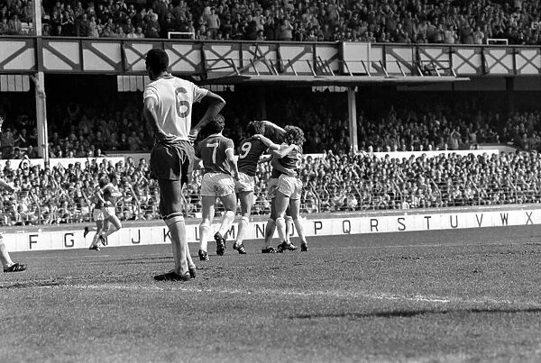Everton 2 v. Arsenal 1. April 1982 MF06-35-005 Local Caption Division 1 Football