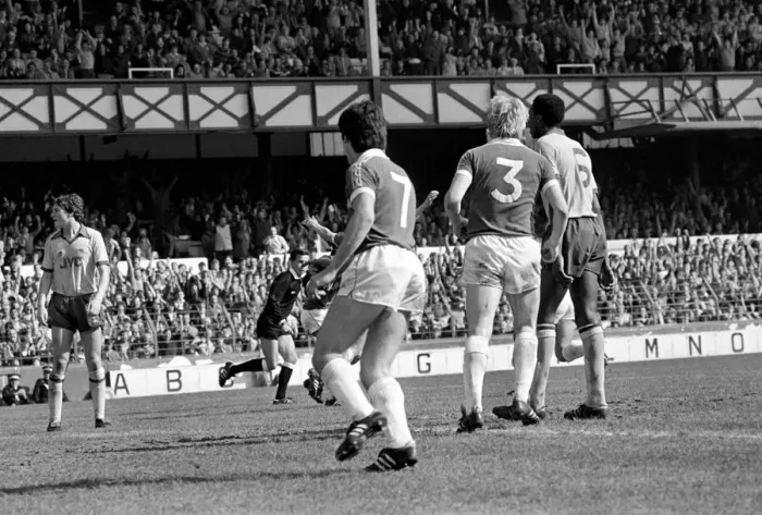 Framed Print : Everton 2 v. Arsenal 1. April 1982 MF06-35-006 Local Caption Division 1 Football