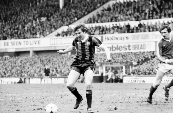 Framed Print : Everton 2 v. Manchester City 2. March 1981 Paul Power. MF01-40-084 F. A Cup Framed Print : Everton 2 v. Manchester City 2. March 1981 Paul Power. MF01-40-084 F. A Cup