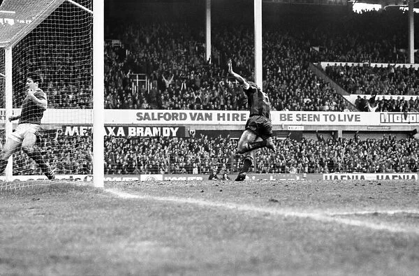 Everton 2 v. Manchester City 2. March 1981 Manchester City captain Paul Power