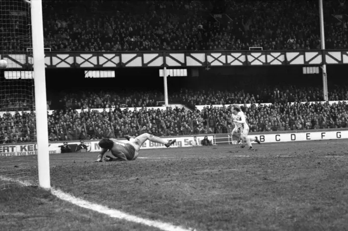 Framed Print : Everton 3 v. Coventry 0. Division One Football. February 1981 MF01-32-037