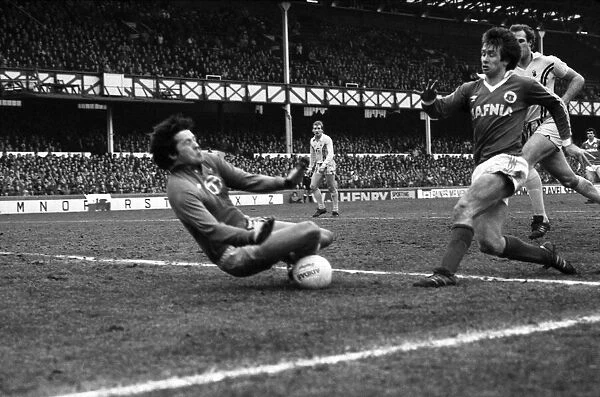 Everton 3 v. Coventry 0. Division One Football. February 1981 MF01-32-041