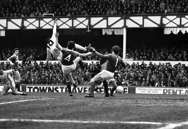 Everton 3 v. Coventry 0. Division One Football. February 1981 MF01-32-085