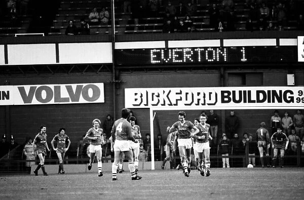 Everton 3 v. Leicester City 0. November 1984 MF18-08-121