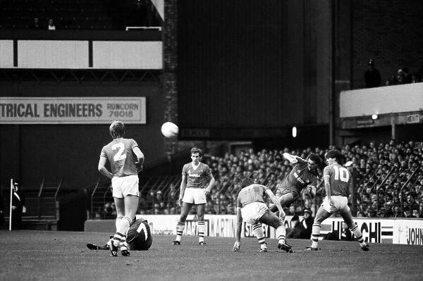 Everton 3 v. Leicester City 0. November 1984 MF18-08-118