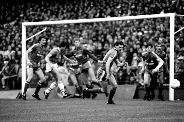 Everton 3 v. Leicester City 0. November 1984 MF18-08-071