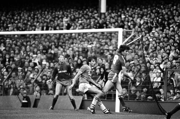 Everton 3 v. Leicester City 0. November 1984 MF18-08-046