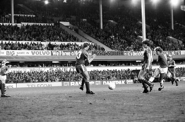 Everton 3 v. Leicester City 0. November 1984 MF18-08-004