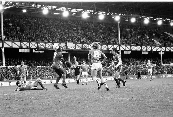 Everton 3 v. Leicester City 0. November 1984 MF18-08-061