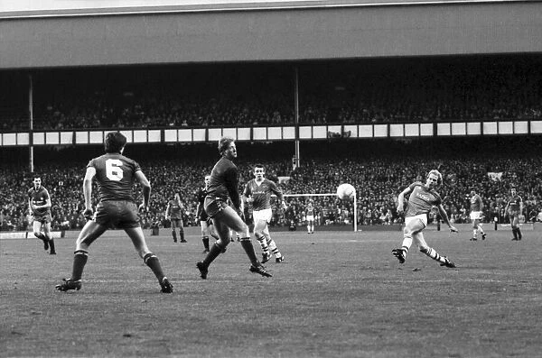 Everton 3 v. Leicester City 0. November 1984 MF18-08-003